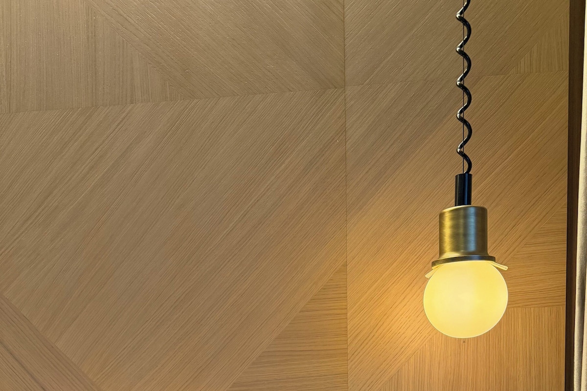 房內夾萬、書桌、隔音、熨斗/熨衫板