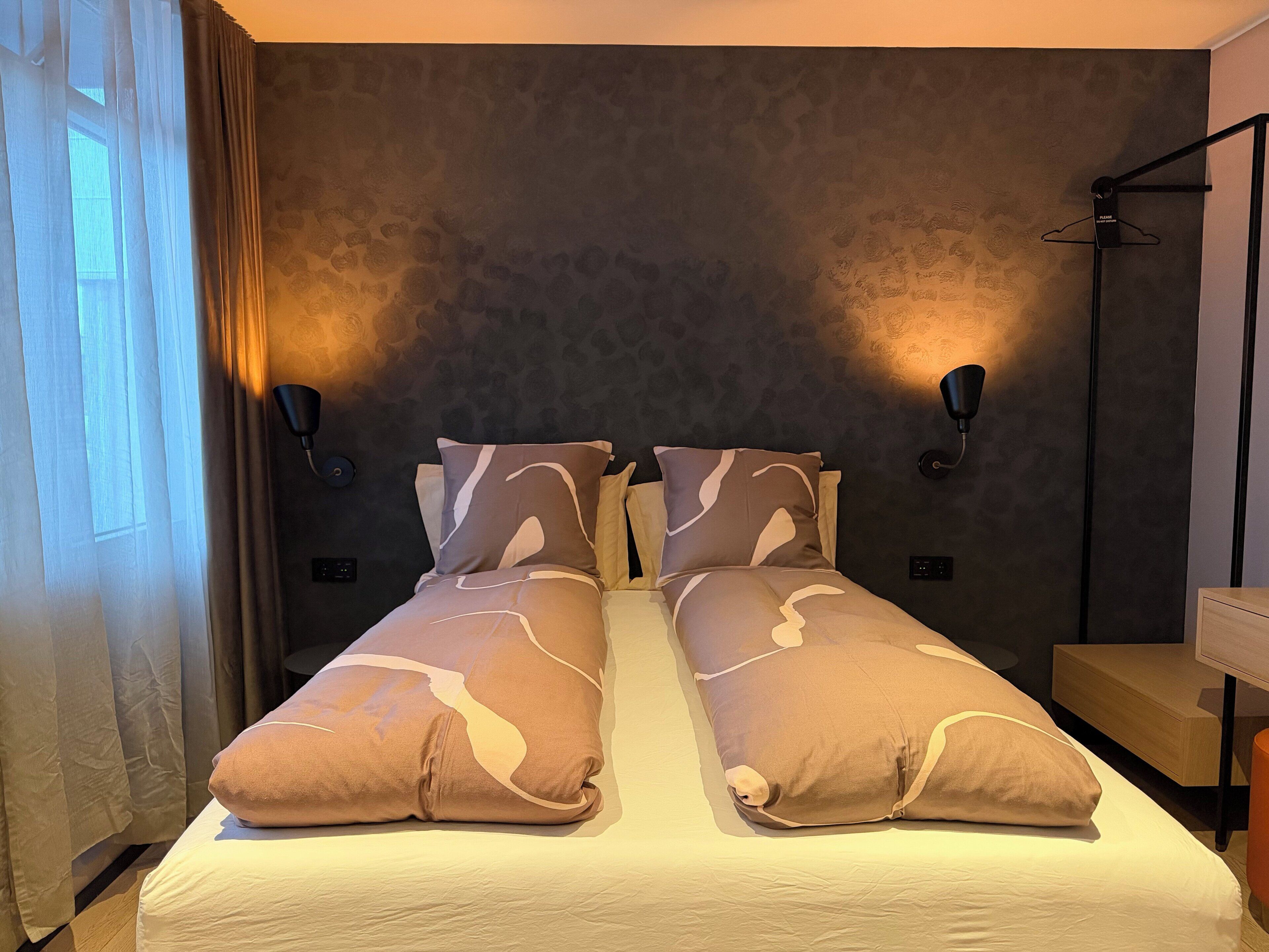 標準雙人房, 地面 | 房內夾萬、書桌、隔音、熨斗/熨衫板