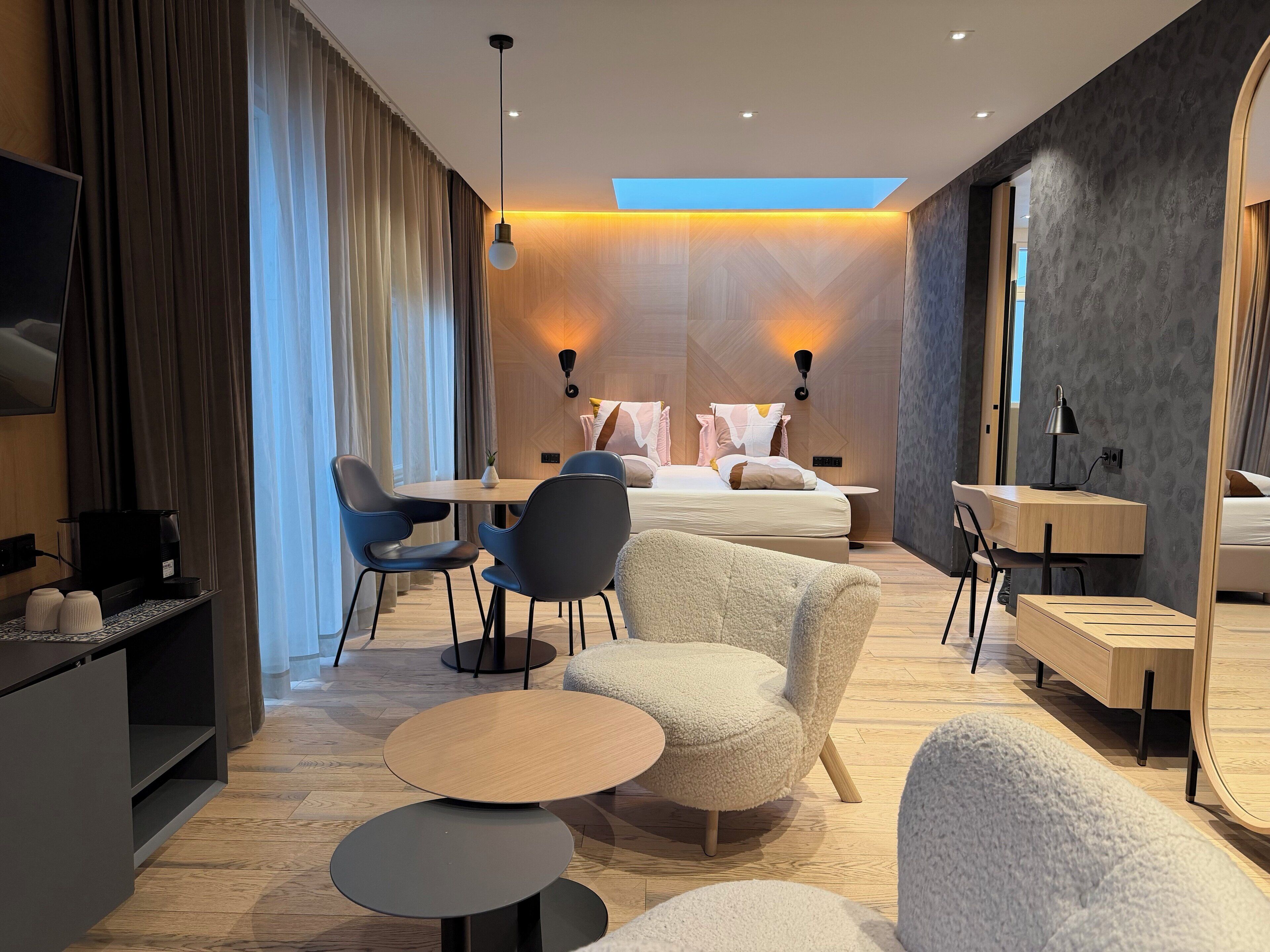 Junior Suite | In-room safe, desk, soundproofing, iron/ironing board