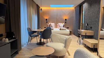 Junior Suite | In-room safe, desk, soundproofing, iron/ironing board