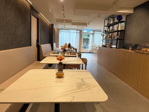 Desayuno continental incluido todos los días