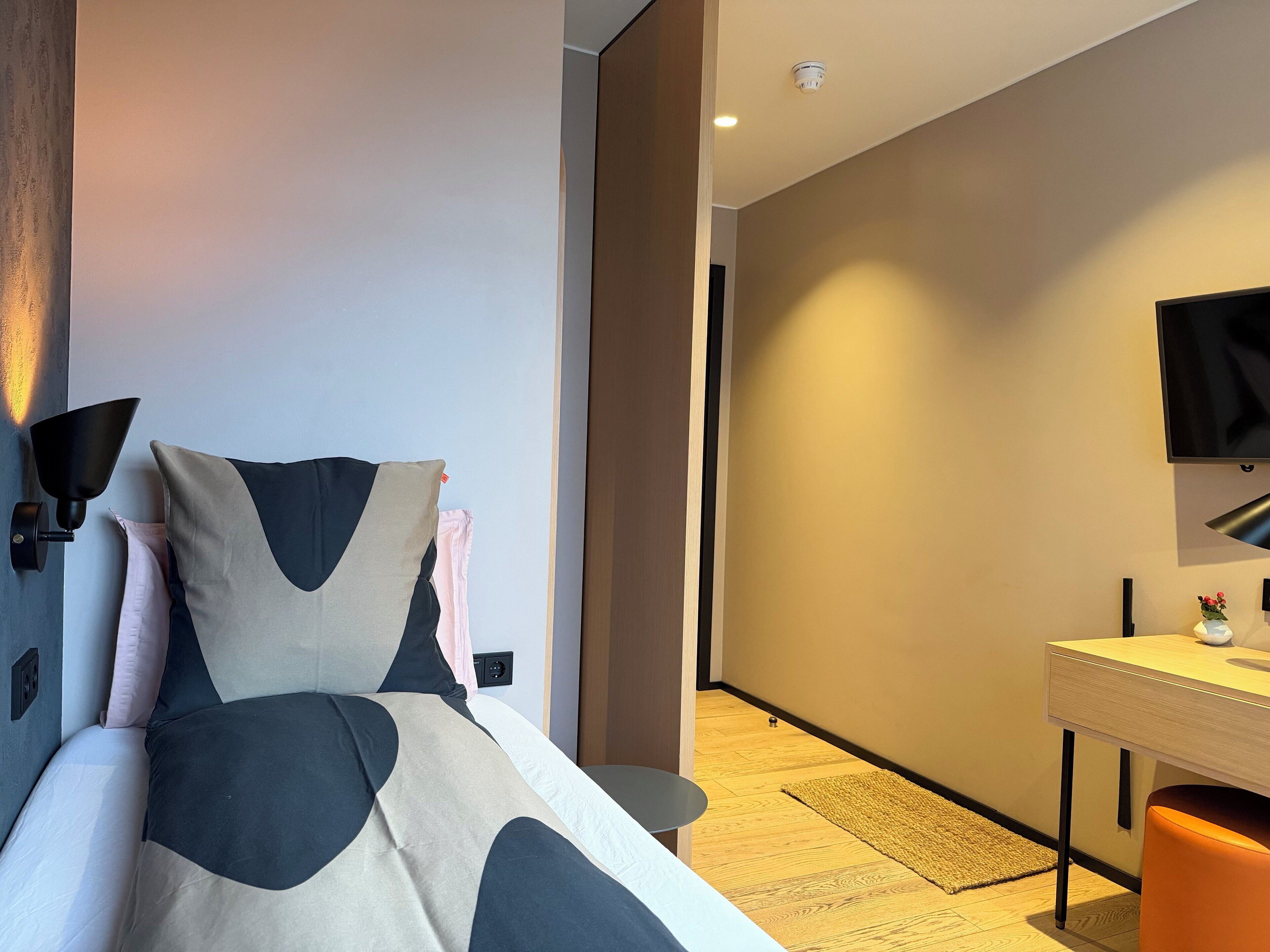 Standard Single Room | In-room safe, desk, soundproofing, iron/ironing board