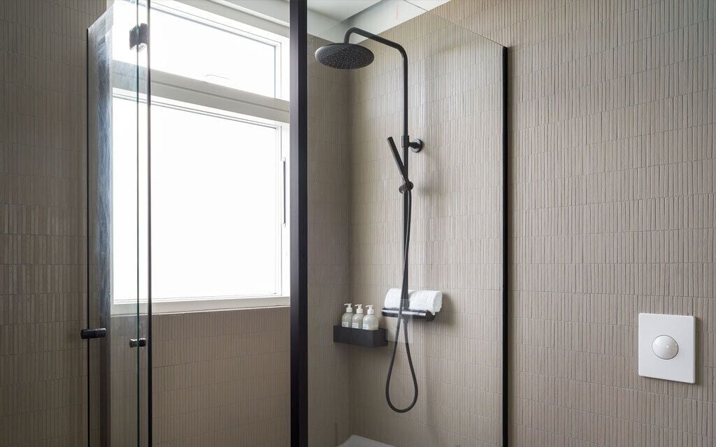 deluxe double room, balcony | bathroom | shower, free toiletries, hair dryer, towels