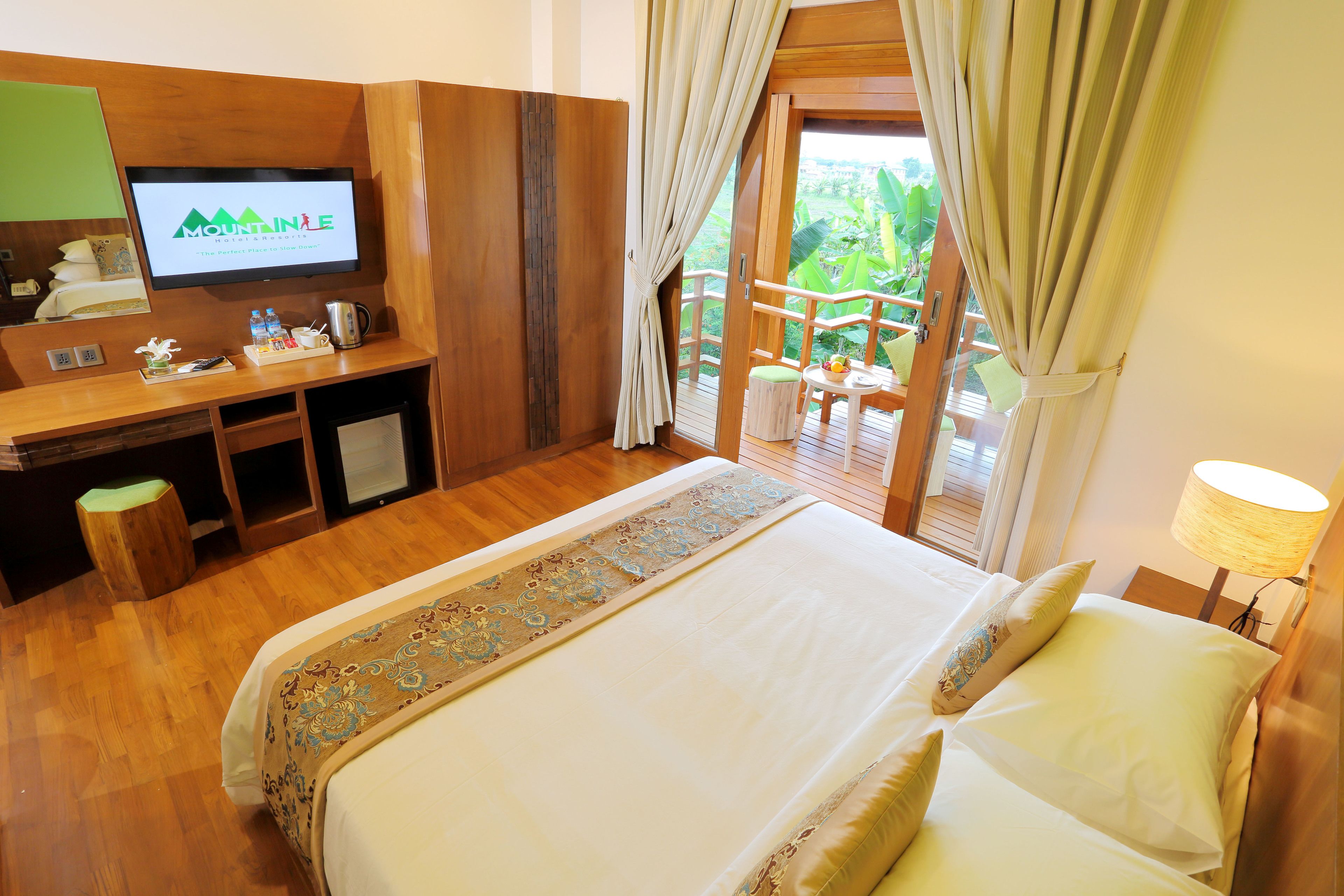 superior balcony | 1 bedroom, minibar, in-room safe, desk