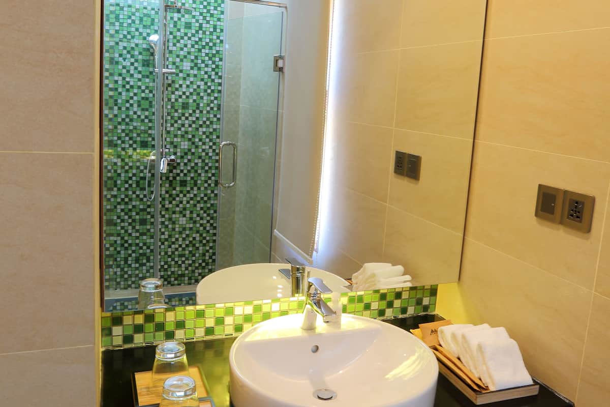 mount inle presidential suite  | bathroom sink