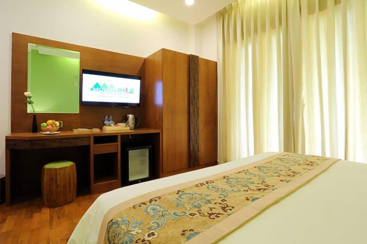 Superior Balcony | Minibar, in-room safe, desk, soundproofing