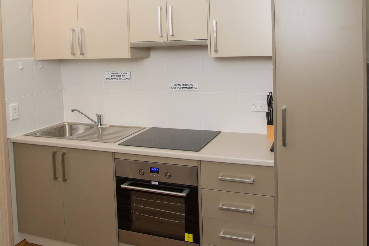 basic apartment, 1 bedroom (apartment 8) | private kitchen | microwave, electric kettle