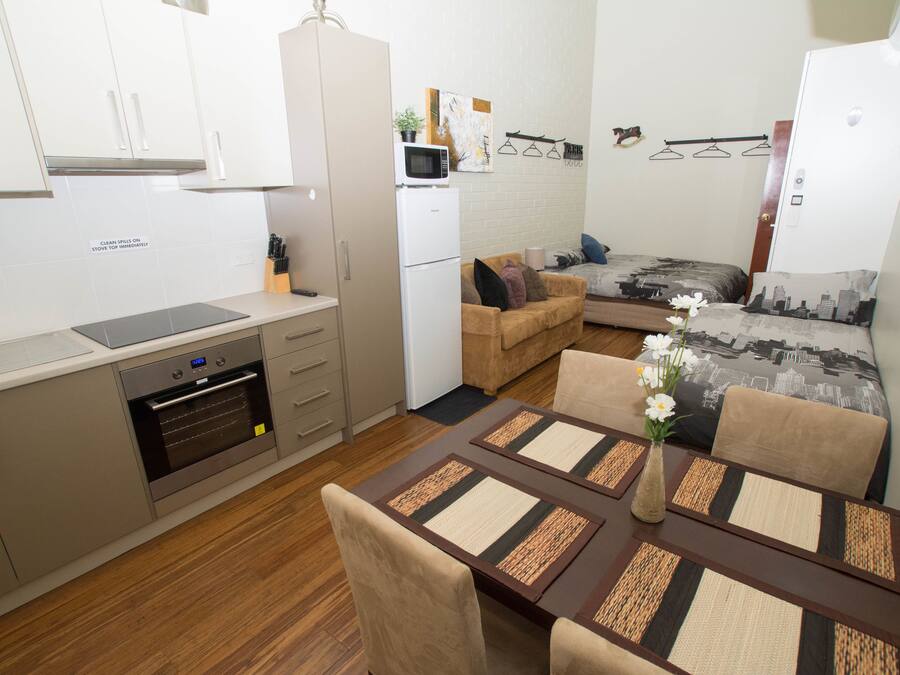 Basic-Apartment, 1 Schlafzimmer (Apartment 8) | Wohnbereich | Flachbildfernseher