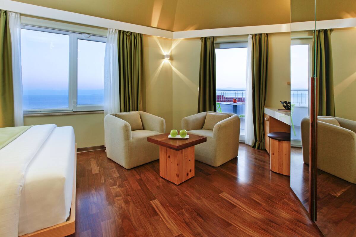 1 bedroom, premium bedding, down duvets, pillow-top beds