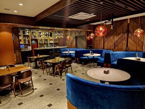 Frukost, lunch och middag serveras