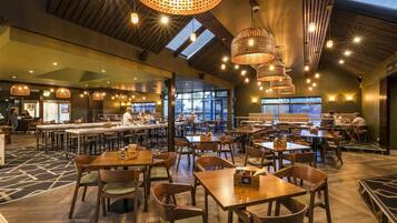 Lunch and dinner served, Modern European cuisine