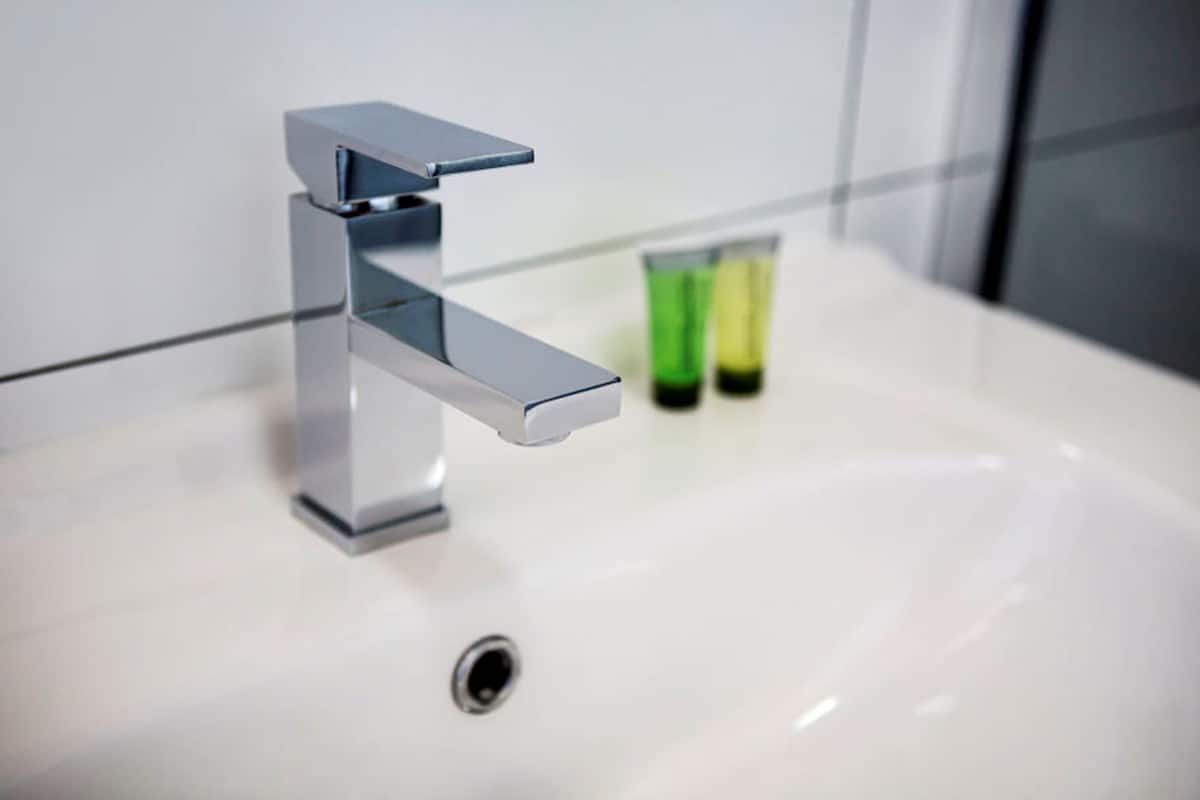 studio twin queen | bathroom sink