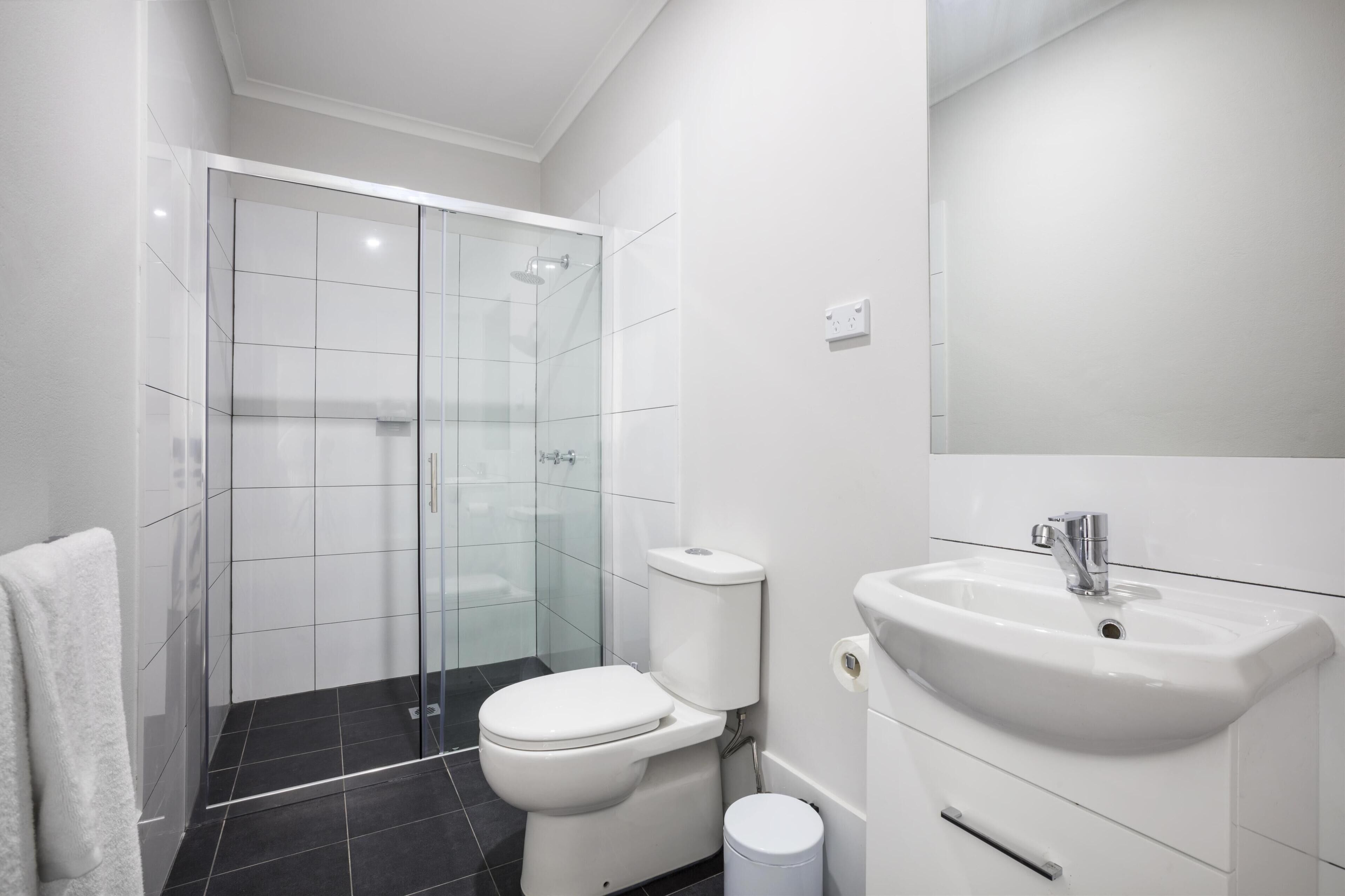 shower, rainfall showerhead, free toiletries, hair dryer