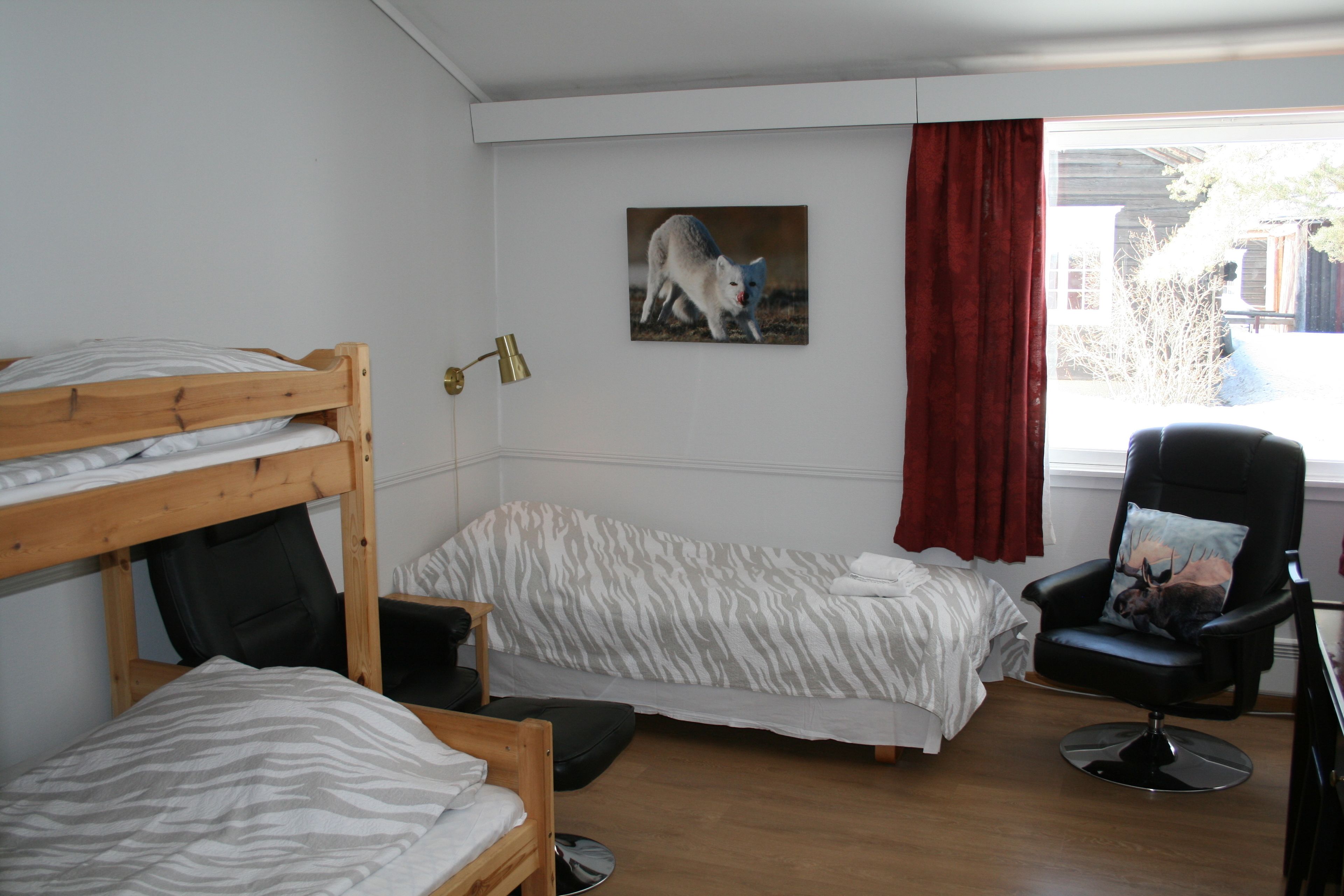 family room | desk, rollaway beds, free wifi, bed sheets