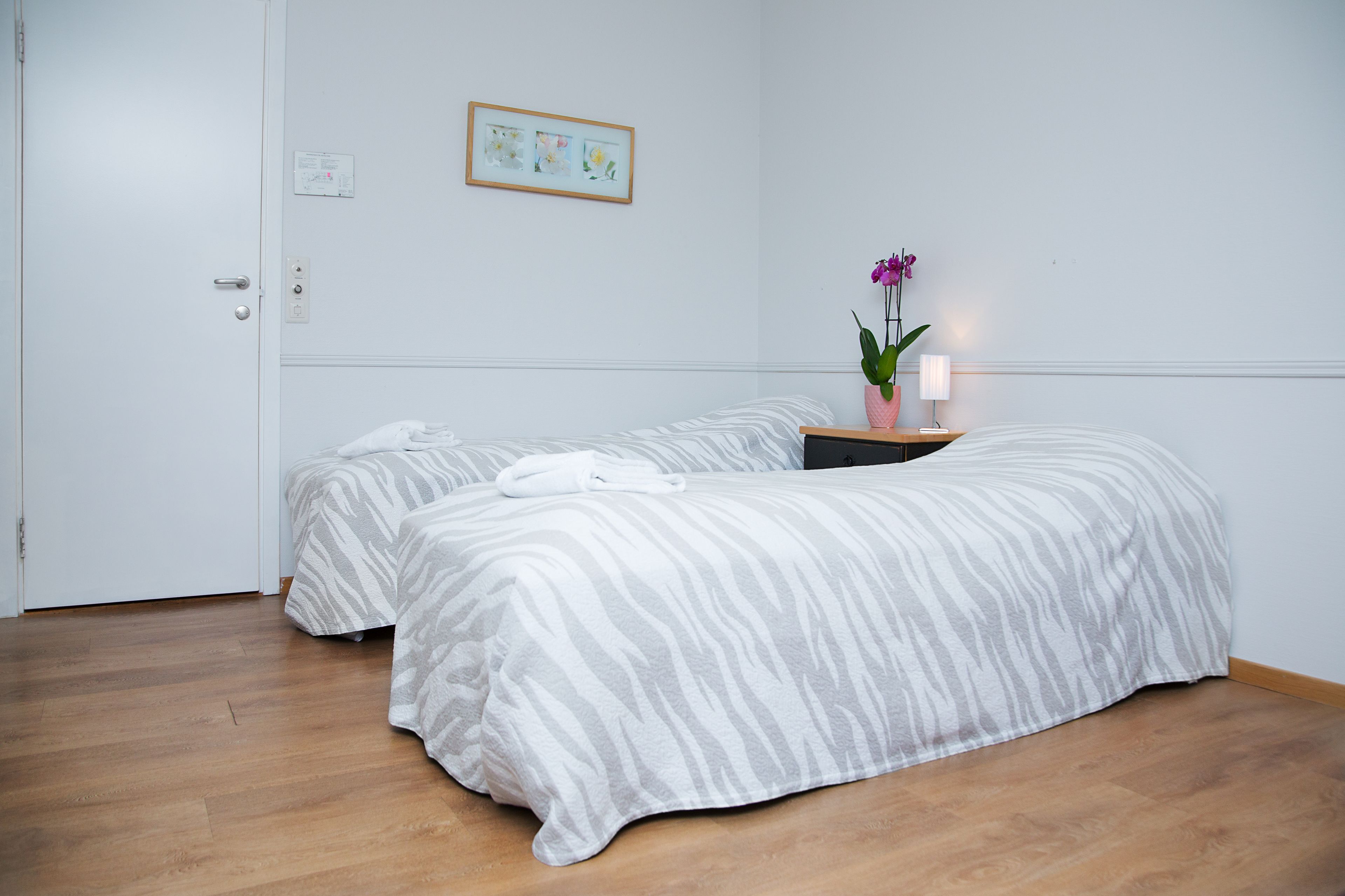 twin room | desk, rollaway beds, free wifi, bed sheets