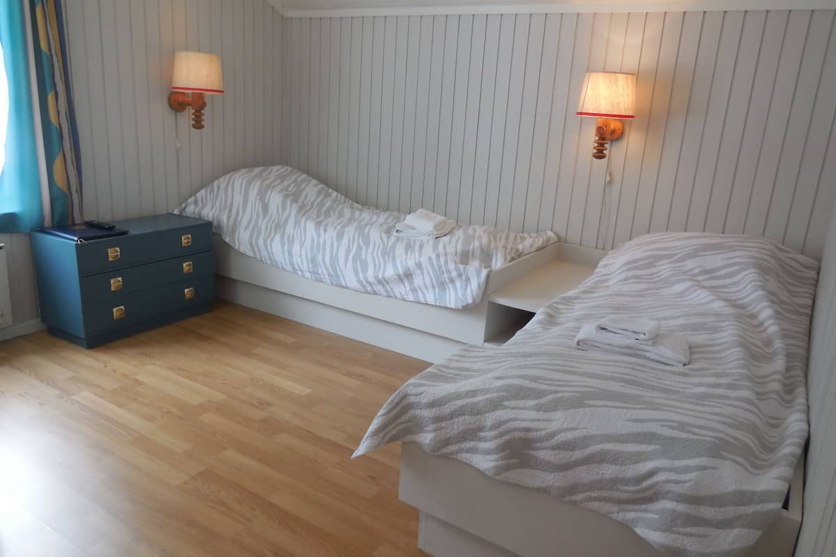 desk, rollaway beds, free wifi, bed sheets