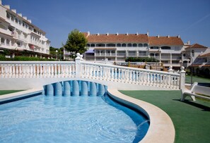 Seasonal outdoor pool
