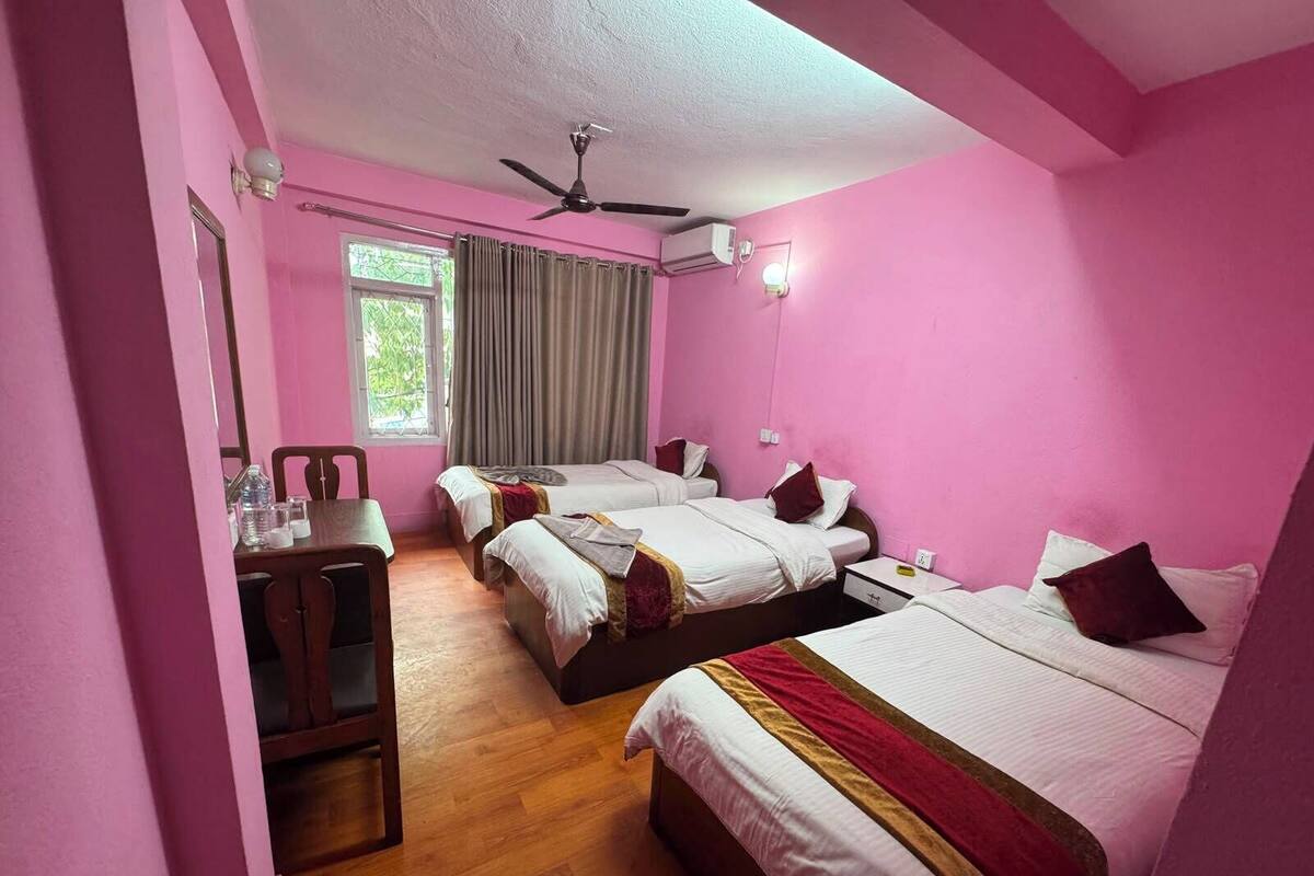 Economy Triple Room | In-room safe, desk, laptop workspace, WiFi (free)