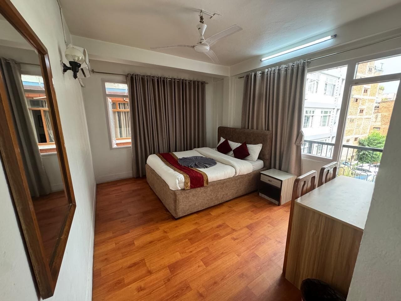 Deluxe Double Room | In-room safe, desk, laptop workspace, WiFi (free)