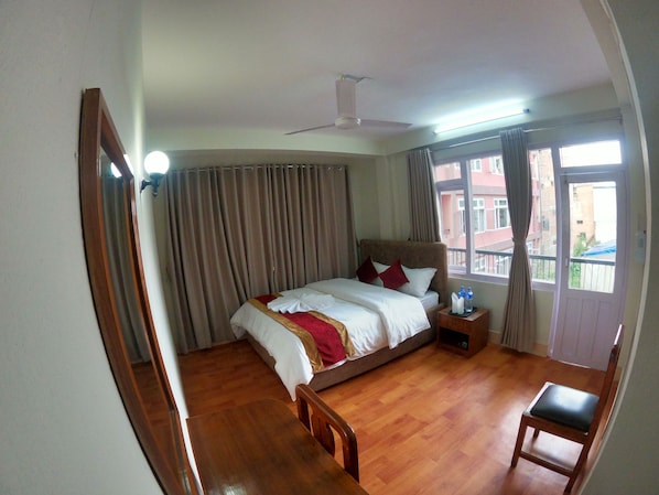 Deluxe-Doppelzimmer | Zimmersafe, Schreibtisch, kostenloses WLAN