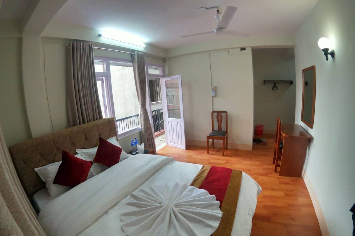 Deluxe Double Room | 1 bedroom, in-room safe, desk, free WiFi