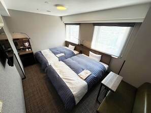 客房內保險箱、書桌、免費無線上網、床單