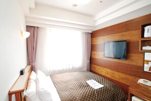 房內夾萬、書桌、免費 Wi-Fi、床單