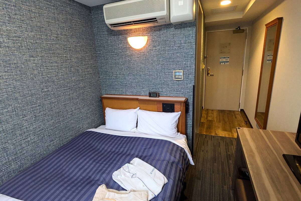 in-room safe, desk, free wifi, bed sheets