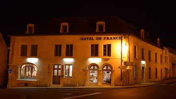 Façade de lâhĂ©bergement - soirĂ©e/nuit