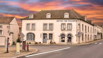 Fassade der Unterkunft – Abend/Nacht