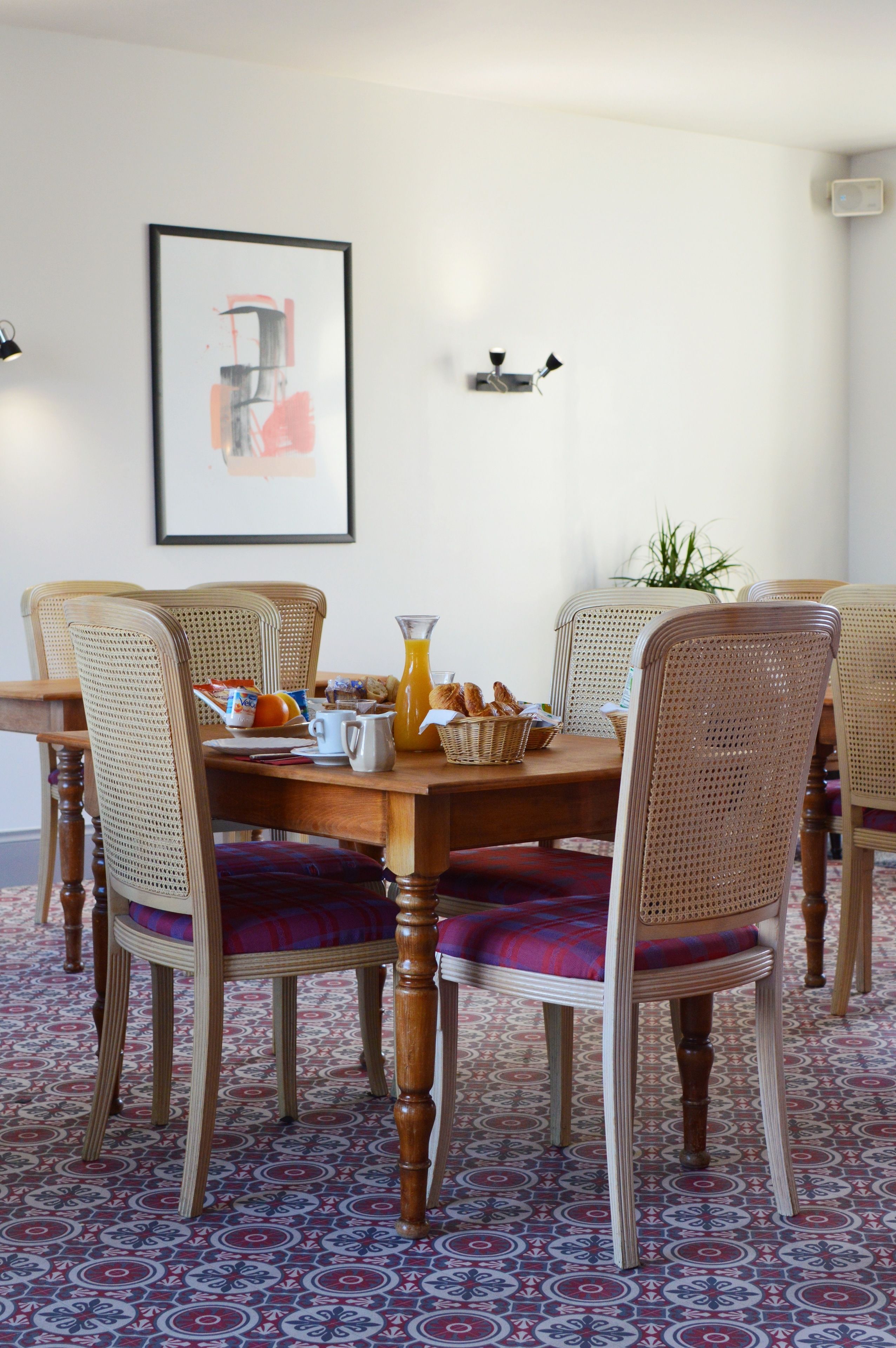 Petit déjeuner complet (12.50 EUR par personne)