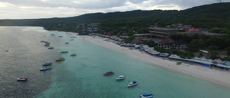 Una playa cerca