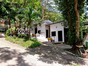 Quarto família (Bungalow) | Escrivaninha, Wi-Fi de cortesia, roupa de cama