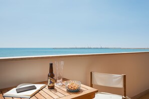 Balcony - Orizzonte Casesicule, Fantastic Sea View with Balcony and Big Windows, Wi-Fi (Pozzallo)