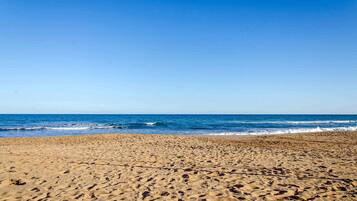 Una spiaggia nelle vicinanze