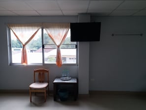 Free WiFi, bed sheets - New Wanchai Hotel Pakchong (Pak Chong)