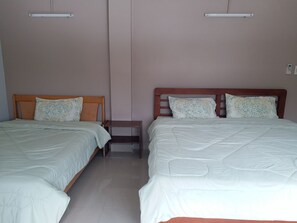 Free WiFi, bed sheets - New Wanchai Hotel Pakchong (Pak Chong)