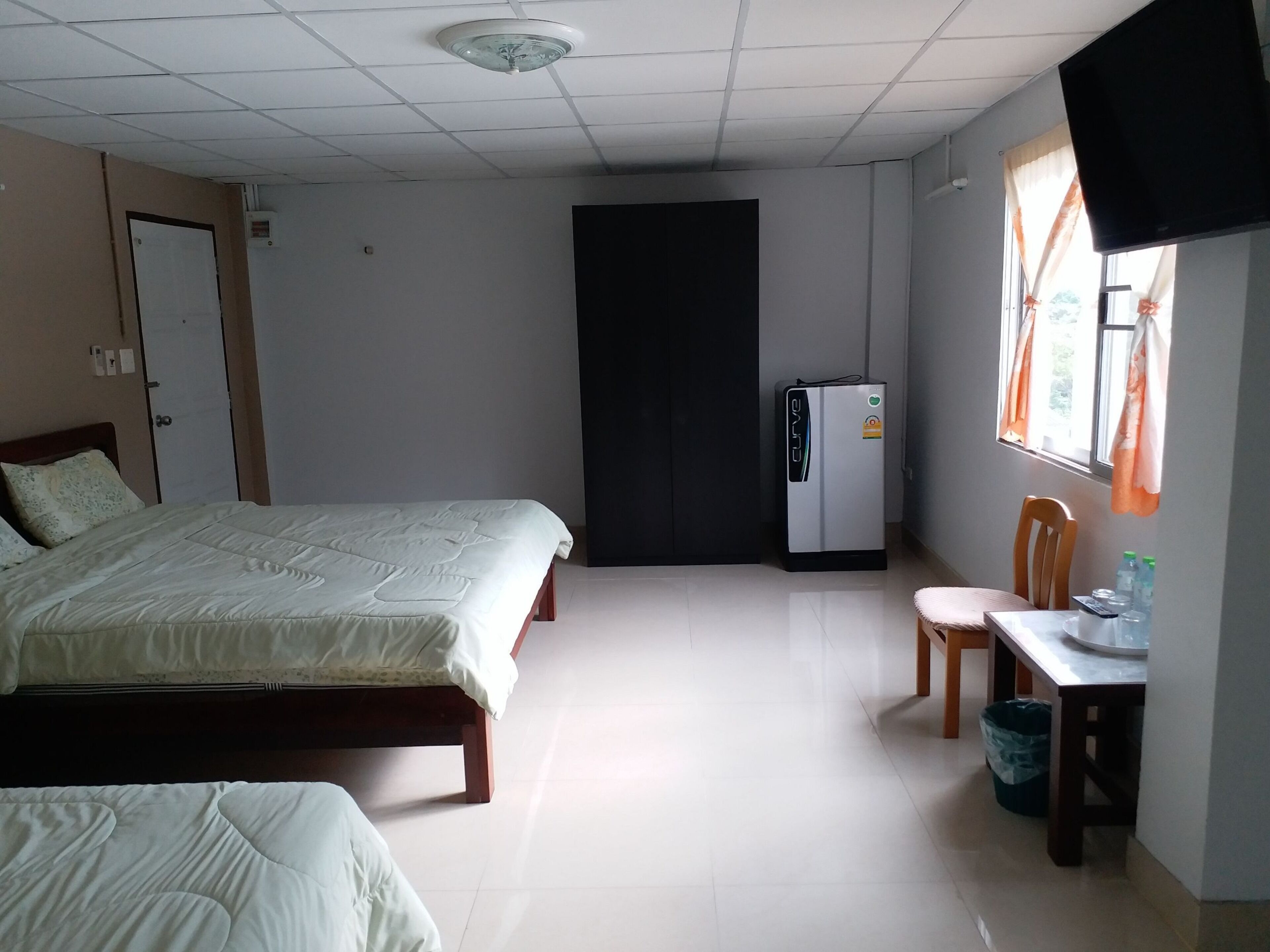 Free WiFi, bed sheets