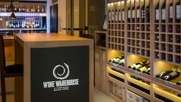 3 bars/lounges, lobby lounge, wine bar