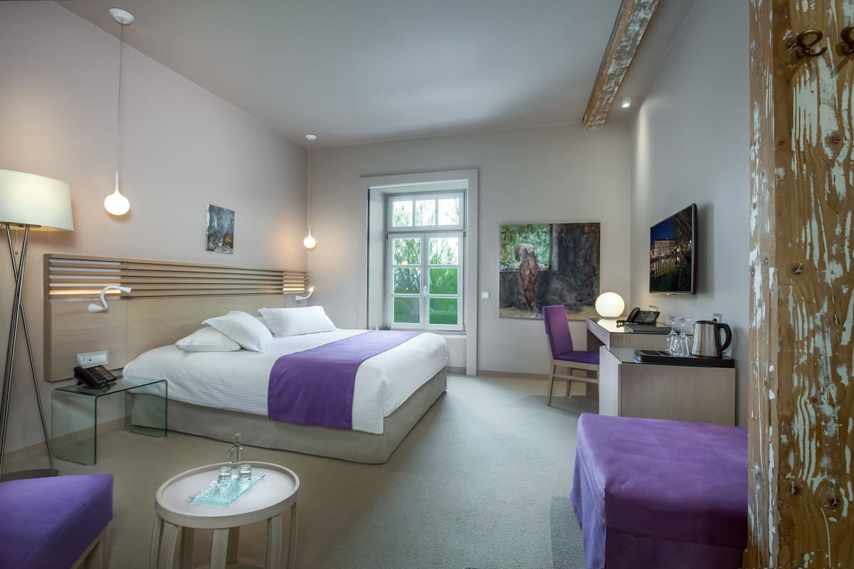 1 slaapkamer, luxe beddengoed, een minibar, een kluis op de kamer