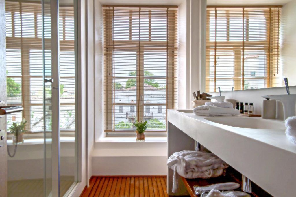 grand suite, lake view | bathroom | free toiletries, hair dryer, slippers, towels