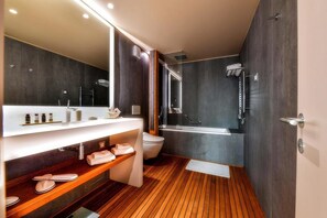 Panoramic Suite, Lake View | Bathroom | Free toiletries, hair dryer, slippers, towels