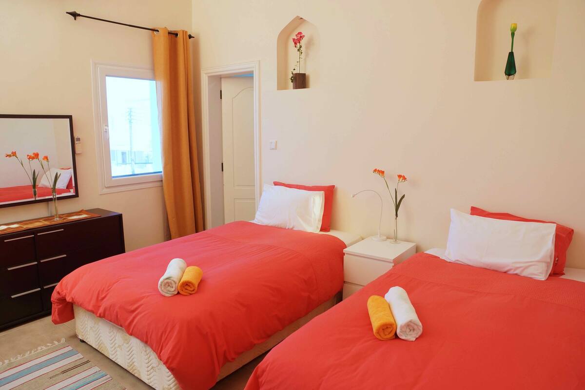 Twin Room | Laptop workspace, blackout curtains, free WiFi, wheelchair access