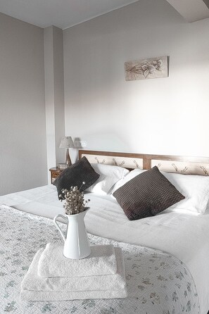 Apartamento, 2 habitaciones | Decoración individual, mobiliario individual, escritorio