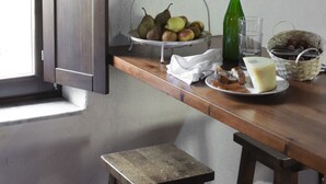 Basic Quadruple Room | Living area | Flat-screen TV - Arriola Txiki (Deba)