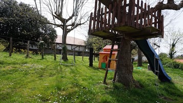 Área de juegos infantiles al aire libre