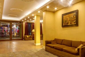 Lobby sitting area - Hotel Jagat (Kathmandu)