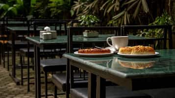 Free daily buffet breakfast