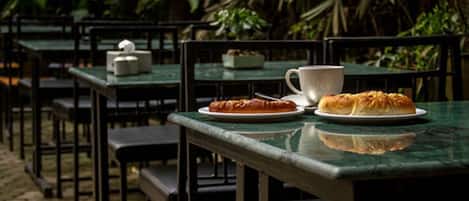 Petit déjeuner buffet compris tous les jours