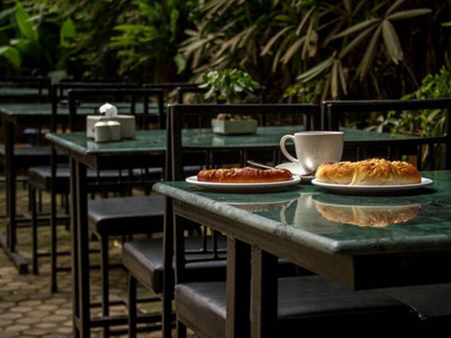 Café da manhã com buffet grátis todos os dias